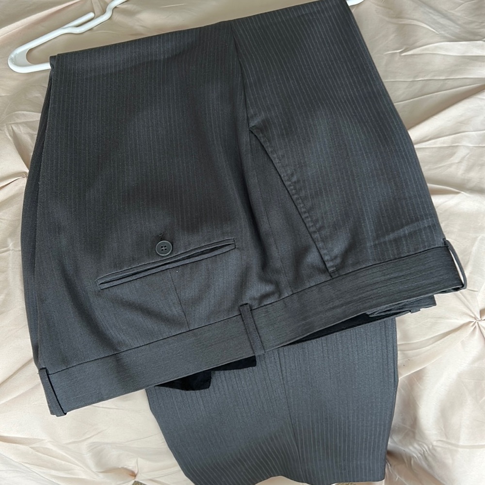 Alfani’s Men’s Gray slacks size 36W x 30L Comfortable look & feel in VGC!